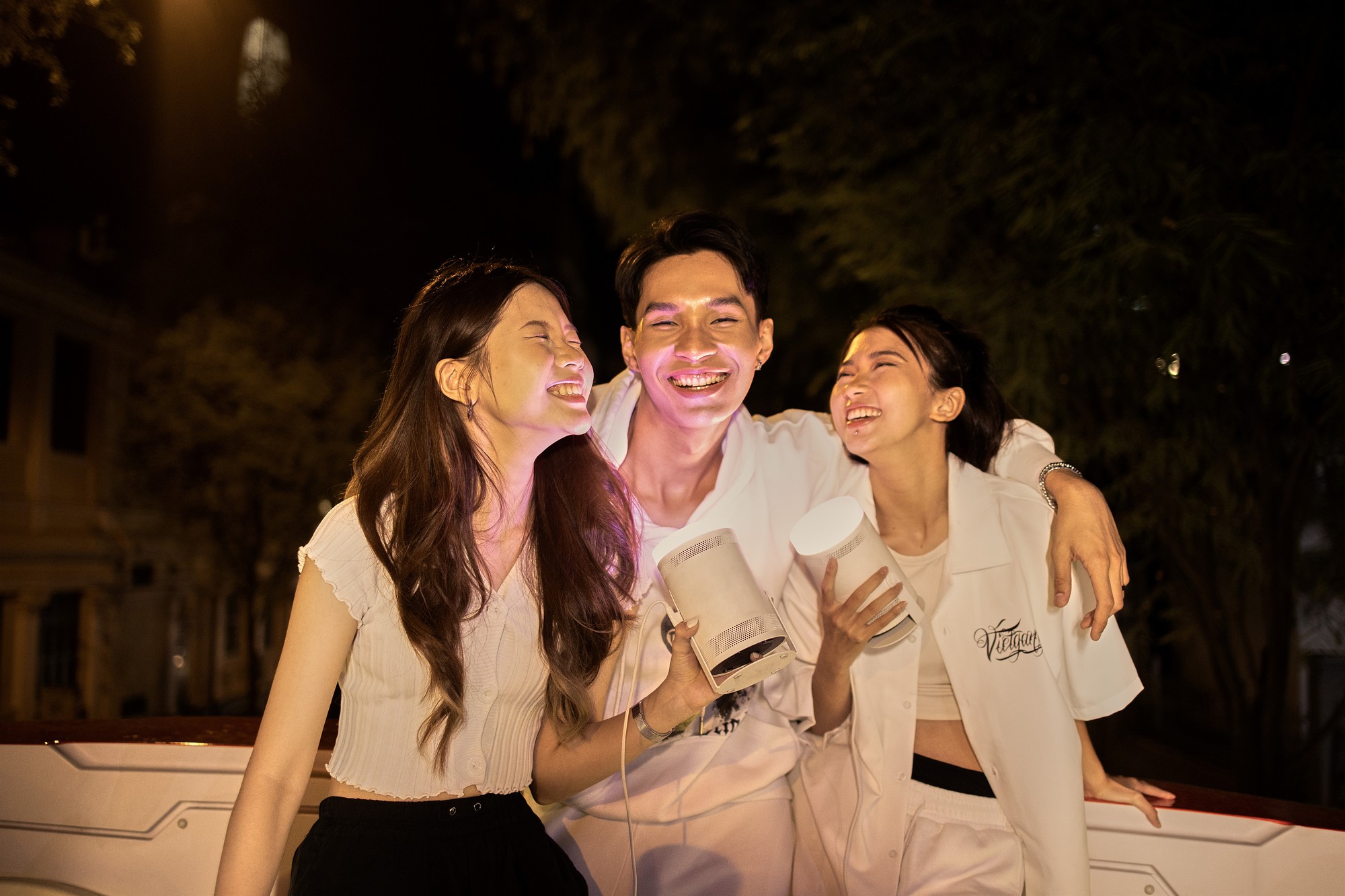 TP. Hồ Chí Minh đẹp nhất về đêm, nhưng còn đẹp hơn nếu đặt trong tay người trẻ biết tận dụng Chiếu và Chill - Ảnh 2. TP. Hồ Chí Minh đẹp nhất về đêm, nhưng còn đẹp hơn nếu đặt trong tay người trẻ biết tận dụng Chiếu và Chill - Ảnh 2.