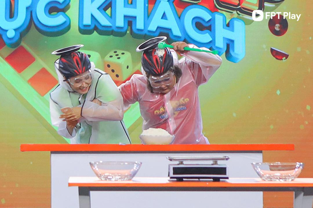 Chiếc áo đỏ dính lời nguyền thử thách người chơi lên bờ xuống ruộng tại Đẳng Cấp Thực Khách - Ảnh 3. Chiếc áo đỏ dính lời nguyền thử thách người chơi lên bờ xuống ruộng tại Đẳng Cấp Thực Khách - Ảnh 3.