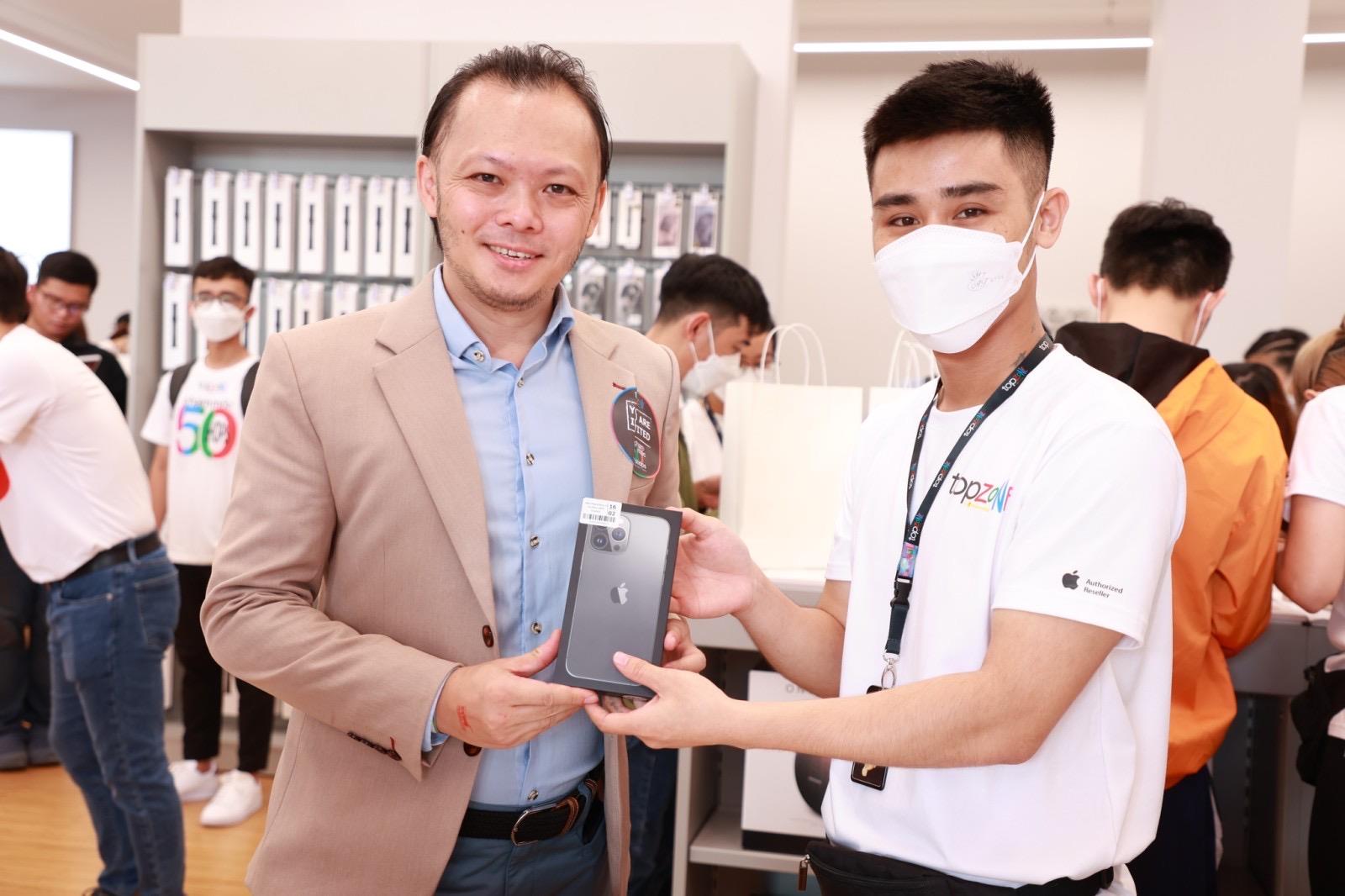 iFan sốc khi TopZone không chỉ giảm nửa giá mà còn tặng khách hàng cả iPhone 13 Pro Max miễn phí - Ảnh 4. iFan sốc khi TopZone không chỉ giảm nửa giá mà còn tặng khách hàng cả iPhone 13 Pro Max miễn phí - Ảnh 4.