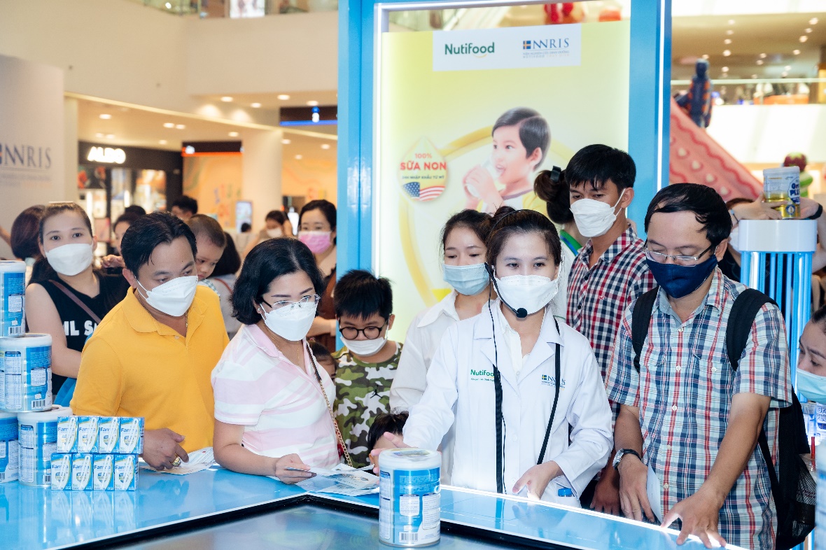 Những thắc mắc được giải đáp sau sự kiện “Viện nghiên cứu dinh dưỡng Nutifood Thụy Điển NNRIS” - Ảnh 5. Những thắc mắc được giải đáp sau sự kiện “Viện nghiên cứu dinh dưỡng Nutifood Thụy Điển NNRIS” - Ảnh 5.