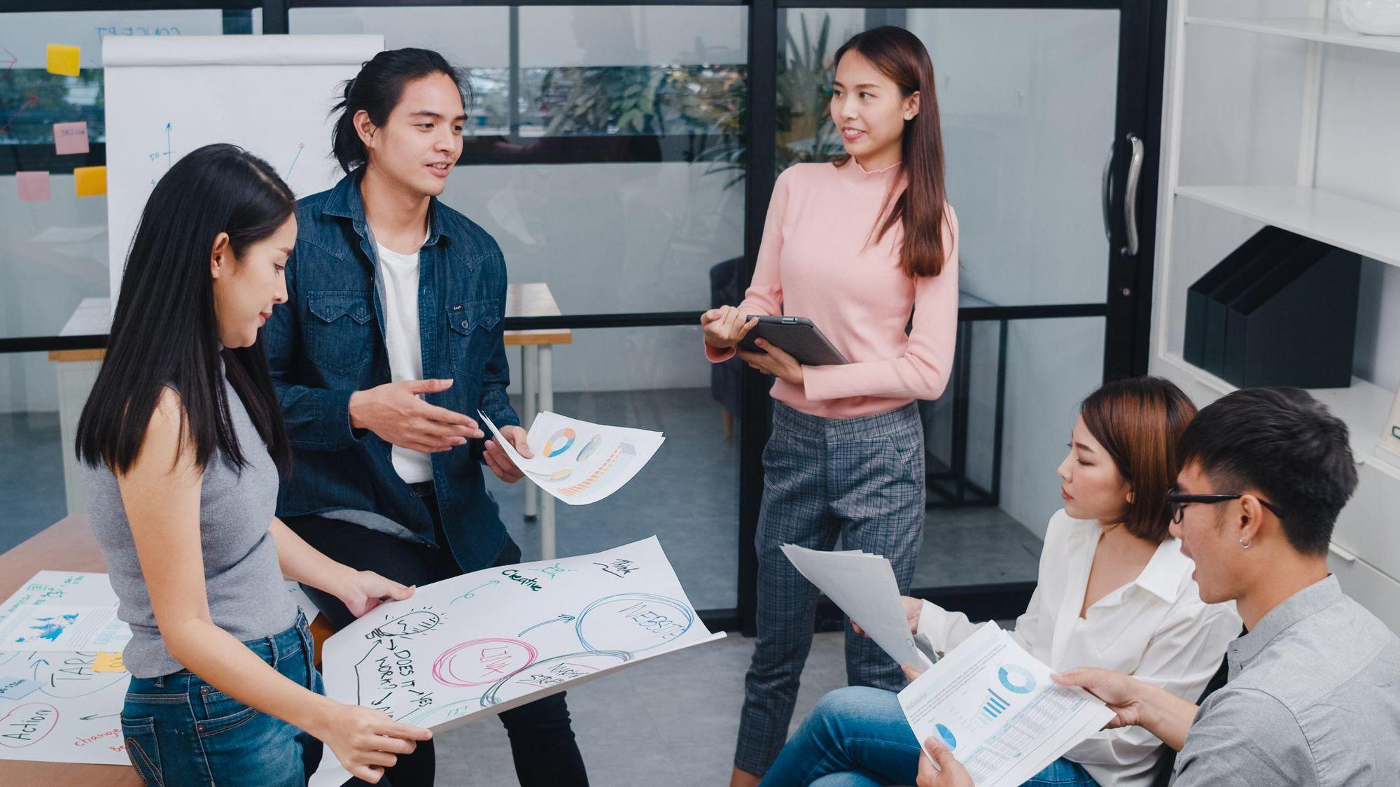Top ngành nghề lương cao khi mới ra trường dành cho Gen Z - Ảnh 3. Top ngành nghề lương cao khi mới ra trường dành cho Gen Z - Ảnh 3.