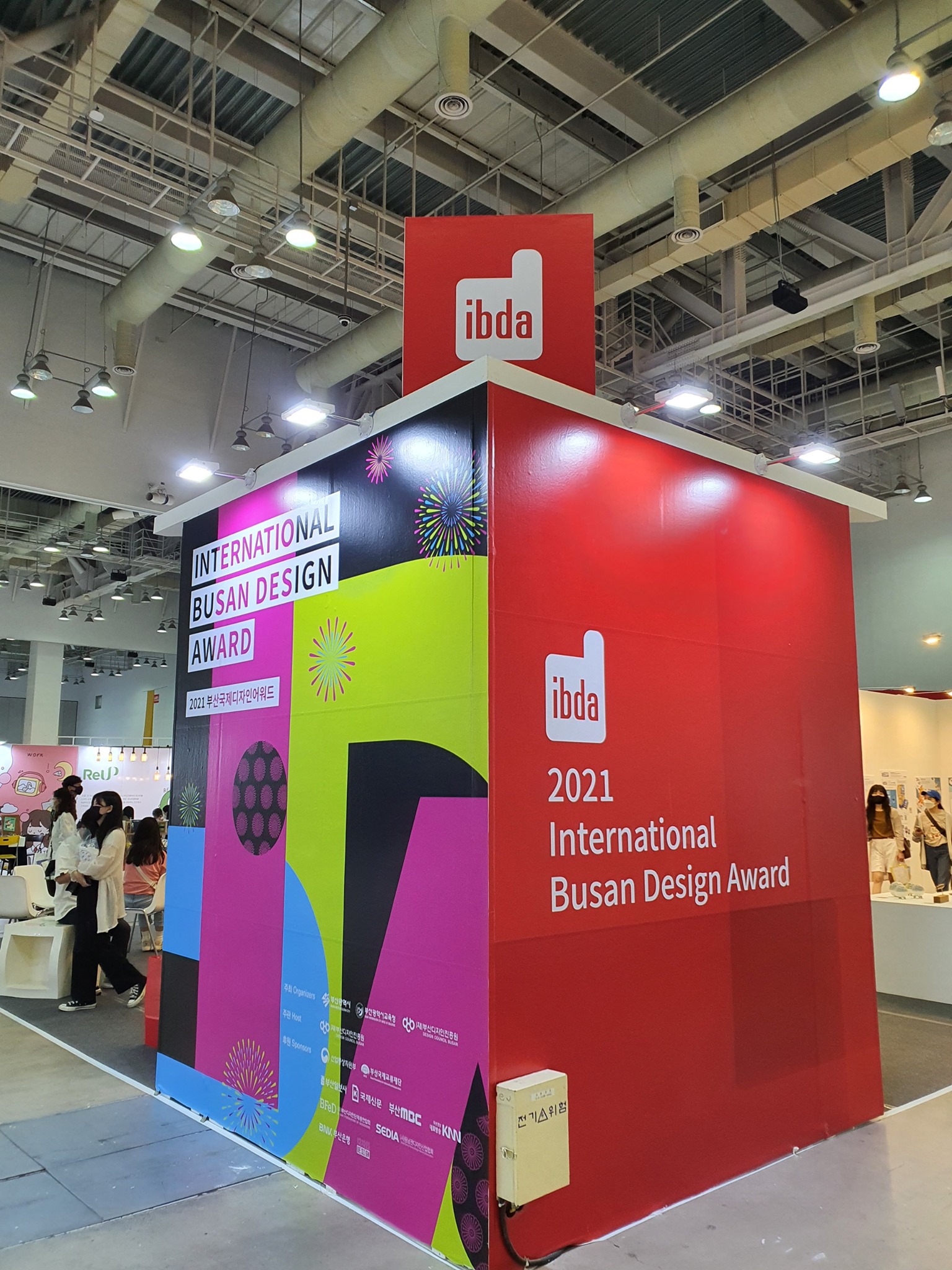 Sinh viên Trường Đại học Nguyễn Trãi đạt “Giải thưởng thiết kế quốc tế Busan 2022″ - Ảnh 1.
