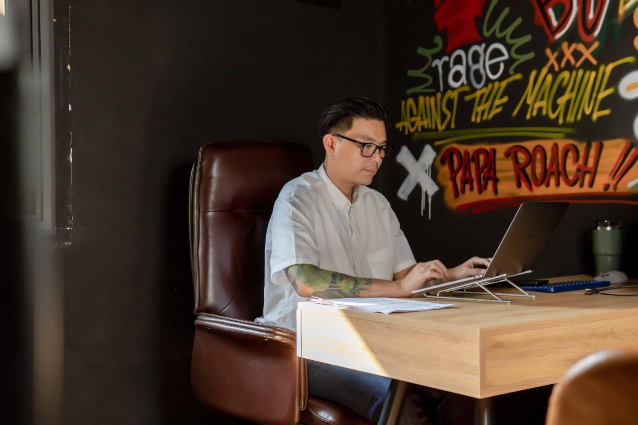 Founder Warning Zone mang sức sống, năng lượng hiện đại chạm đến tâm tư