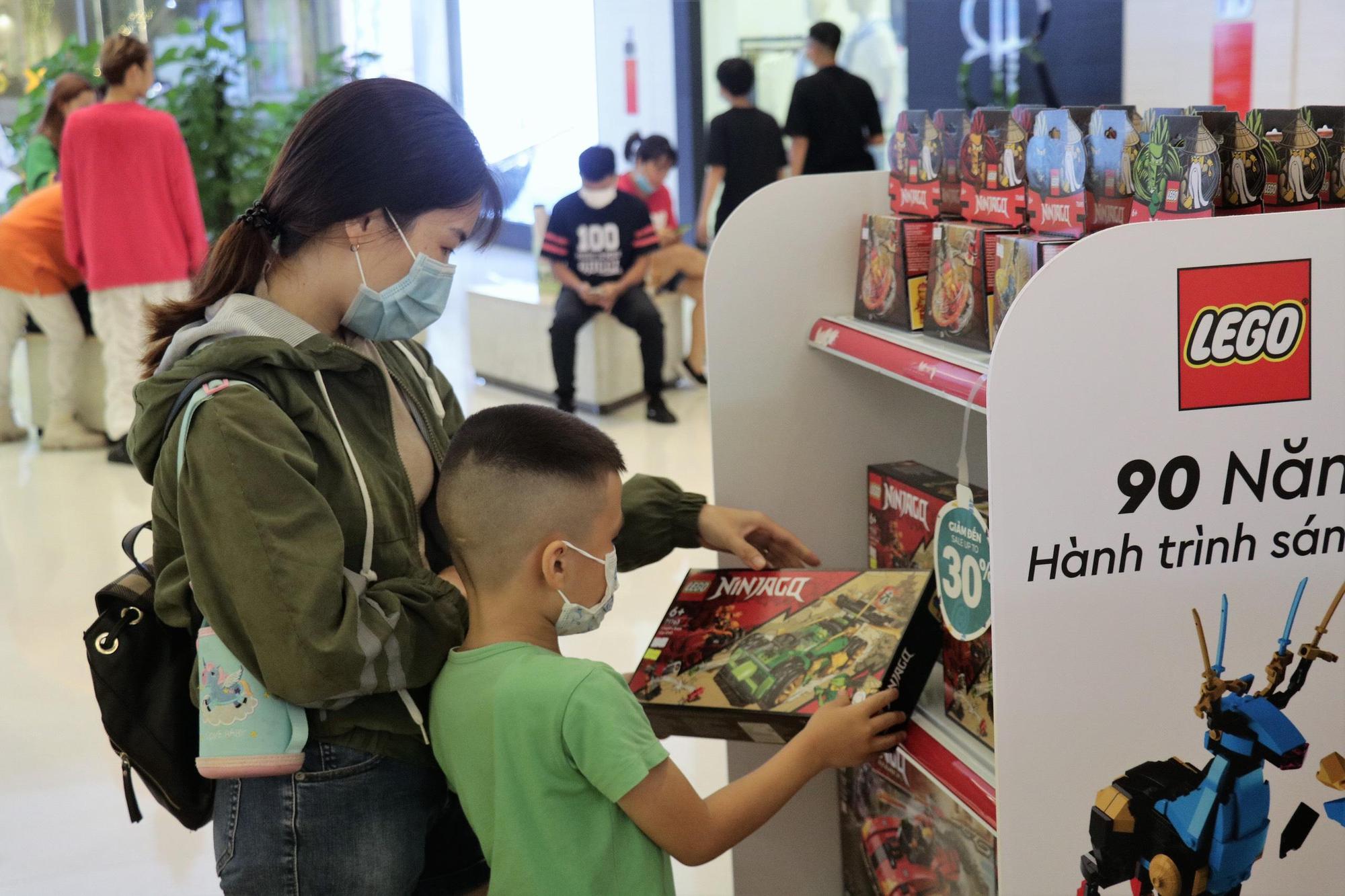 Tháng 6 này, cùng bước vào hành trình sáng tạo - khuấy đảo ngày hè tại Crescent Mall kỷ niệm 90 năm sinh nhật LEGO - Ảnh 4.