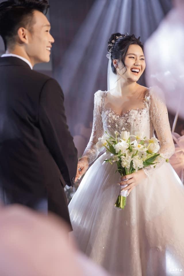 Ngắm lại 3 mẫu váy cưới trong mơ của vợ 3 cầu thủ Duy Mạnh - Thành Chung - Tấn Tài - Ảnh 12.