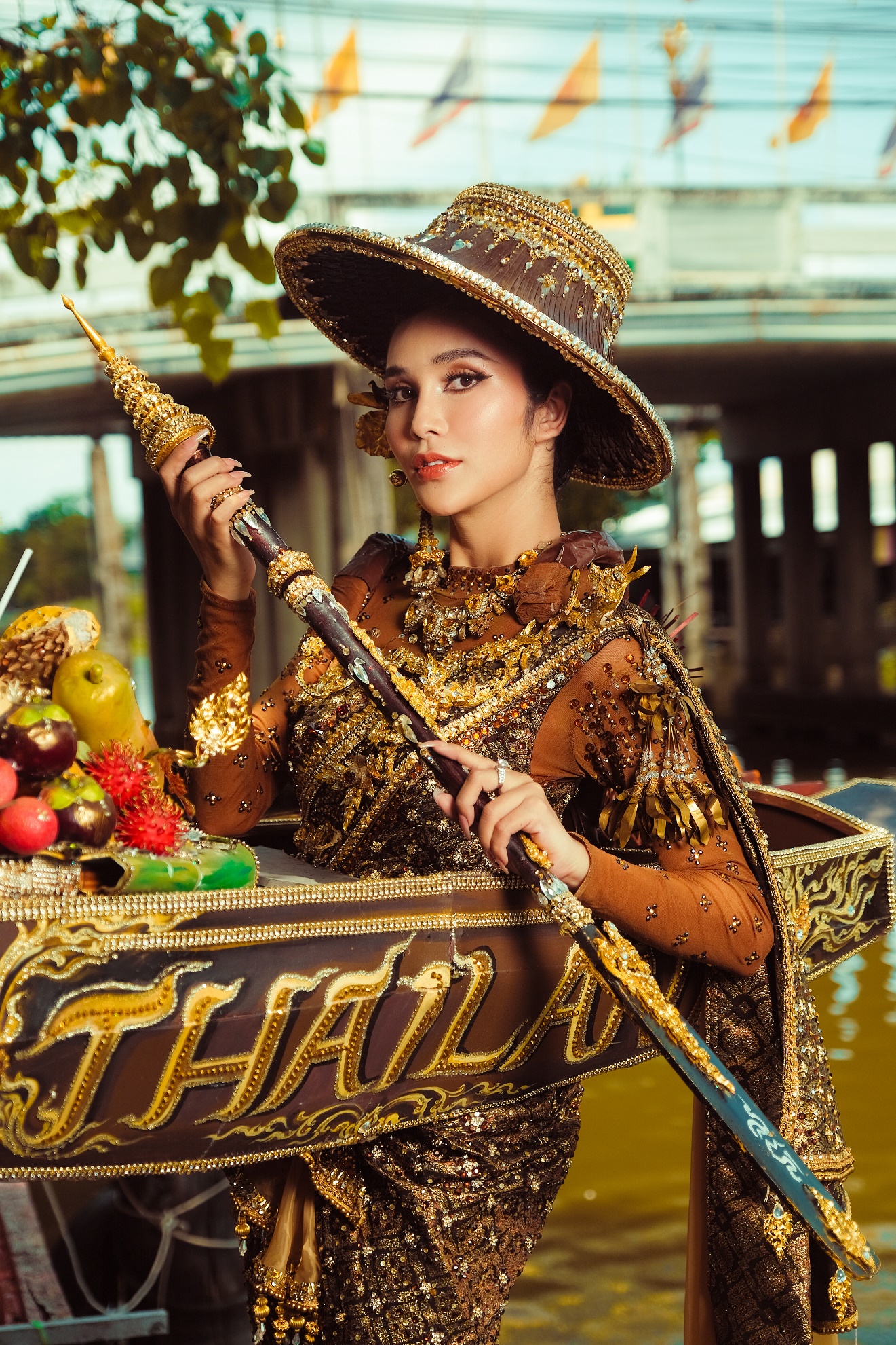 CEO Hương Nam Production House gây sốt cộng đồng mạng với bộ ảnh “National costume” Thái Lan - Ảnh 7.