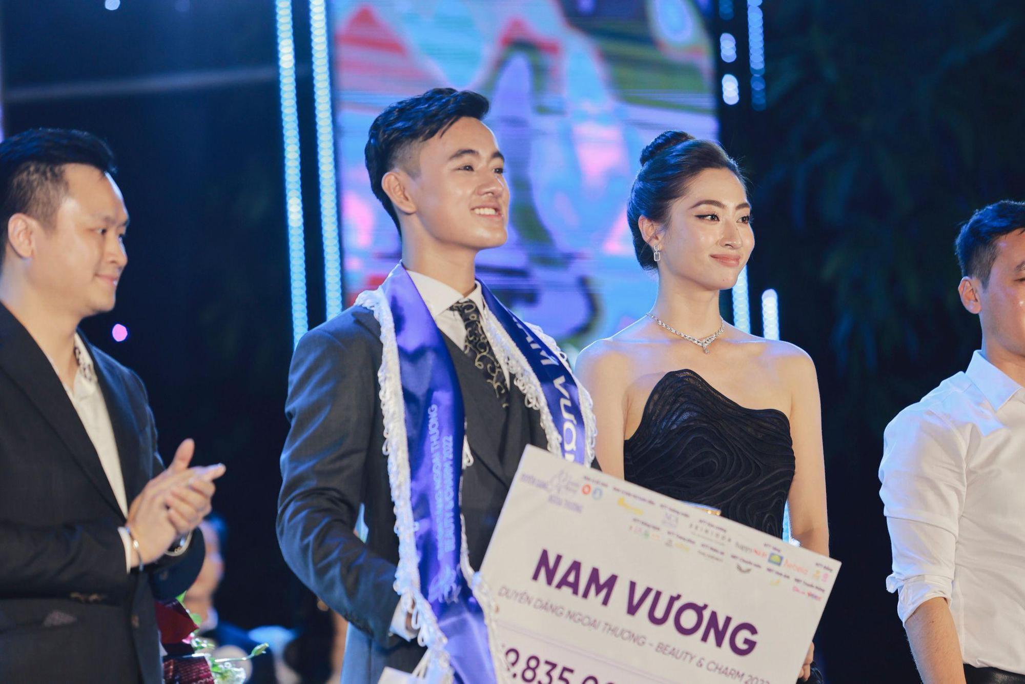 Xúc động tâm thư của tân nam vương ĐH Ngoại Thương: “Em đã vượt qua mặc cảm nhờ tình yêu và sự động viên của tất cả mọi người” - Ảnh 1.