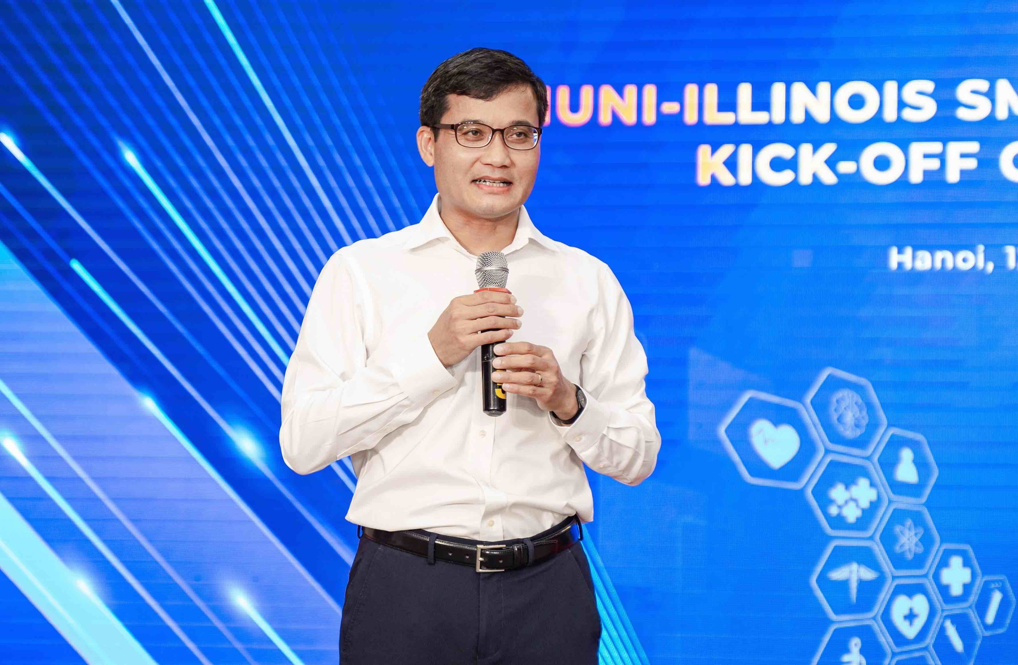 Ra mắt “Trung tâm nghiên cứu sức khoẻ thông minh” tại Đại học VinUni - Ảnh 3.