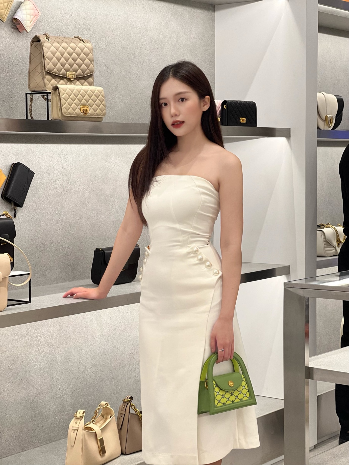 Trải nghiệm mua sắm “thơm và đẹp” tại sự kiện khai trương CHARLES & KEITH Vincom Bà Triệu - Ảnh 2.