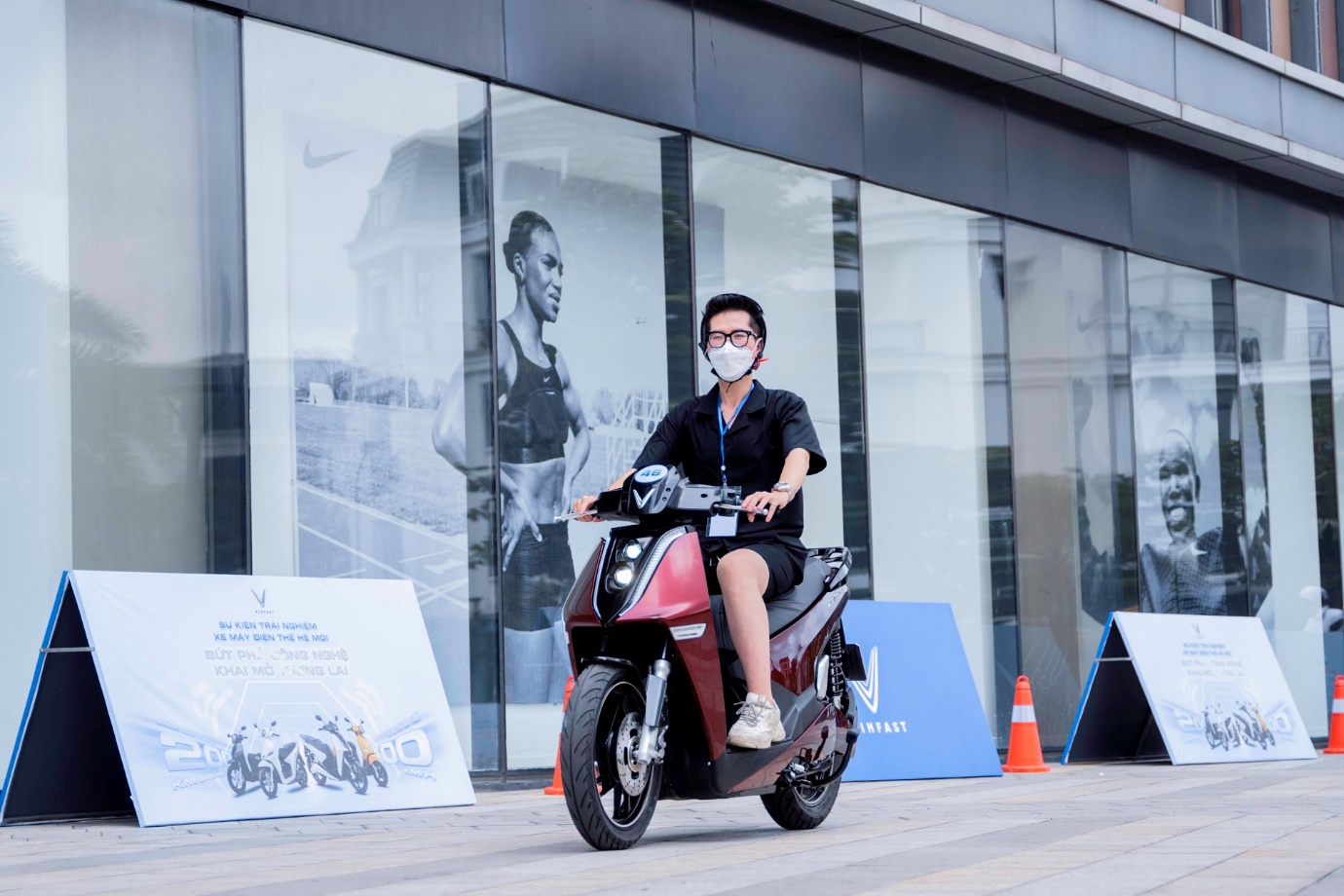 Xăng tăng chóng mặt, xe máy điện VinFast “giải bài toán tài chính” cho người dùng Việt - Ảnh 3.