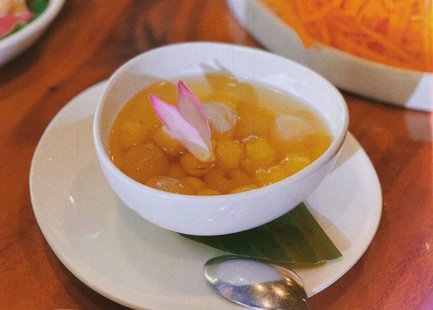 Ăn say mê 3 món ngon từ sen với hương vị “ngỡ quen mà lạ” - Ảnh 4.
