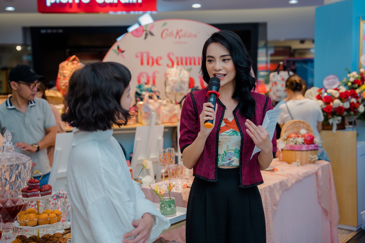 Khai trương cửa hàng thứ 6 tại Việt Nam, Cath Kidston khiến giới trẻ mê mẩn bởi BST mùa hè 2022 quá rực rỡ với họa tiết trái lựu - Ảnh 4.