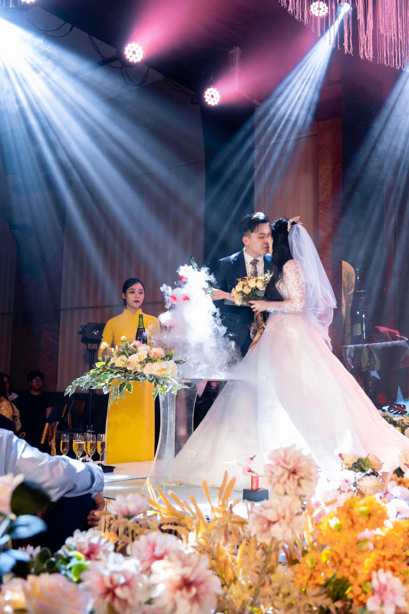 Khám phá workshop kết hoa cưới cực đặc biệt dành cho các cặp đôi tại Hanoi Tower - Ảnh 1.