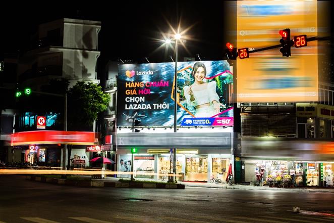 MV mới Nhất chị rồi! của Lazada đánh trúng tim đen hội mê shopping online, có gì hot mà dân tình replay mãi không chán? - Ảnh 8. MV mới Nhất chị rồi! của Lazada đánh trúng tim đen hội mê shopping online, có gì hot mà dân tình replay mãi không chán? - Ảnh 8.