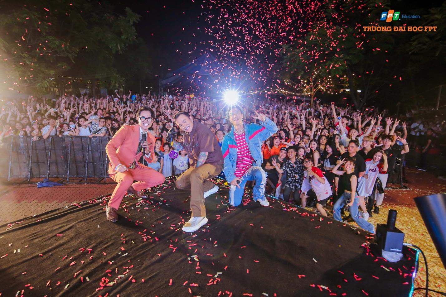 Binz, DJ Mie khiến ĐH FPT Hà Nội hoá “chảo lửa” trong đêm đại nhạc hội FPT Summer Camp - Ảnh 10.