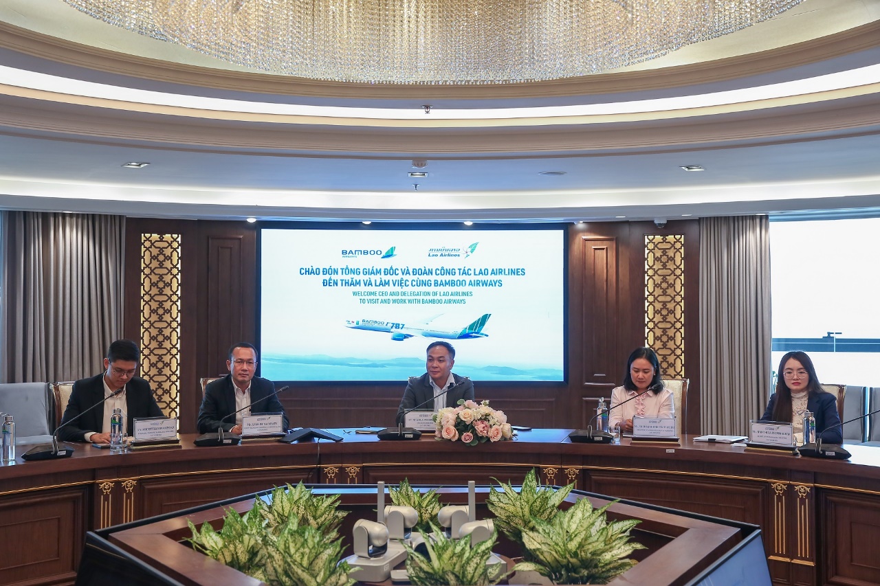 Lãnh đạo Bamboo Airways và Lao Airlines gặp gỡ, thảo luận hợp tác - Ảnh 1. Lãnh đạo Bamboo Airways và Lao Airlines gặp gỡ, thảo luận hợp tác - Ảnh 1.