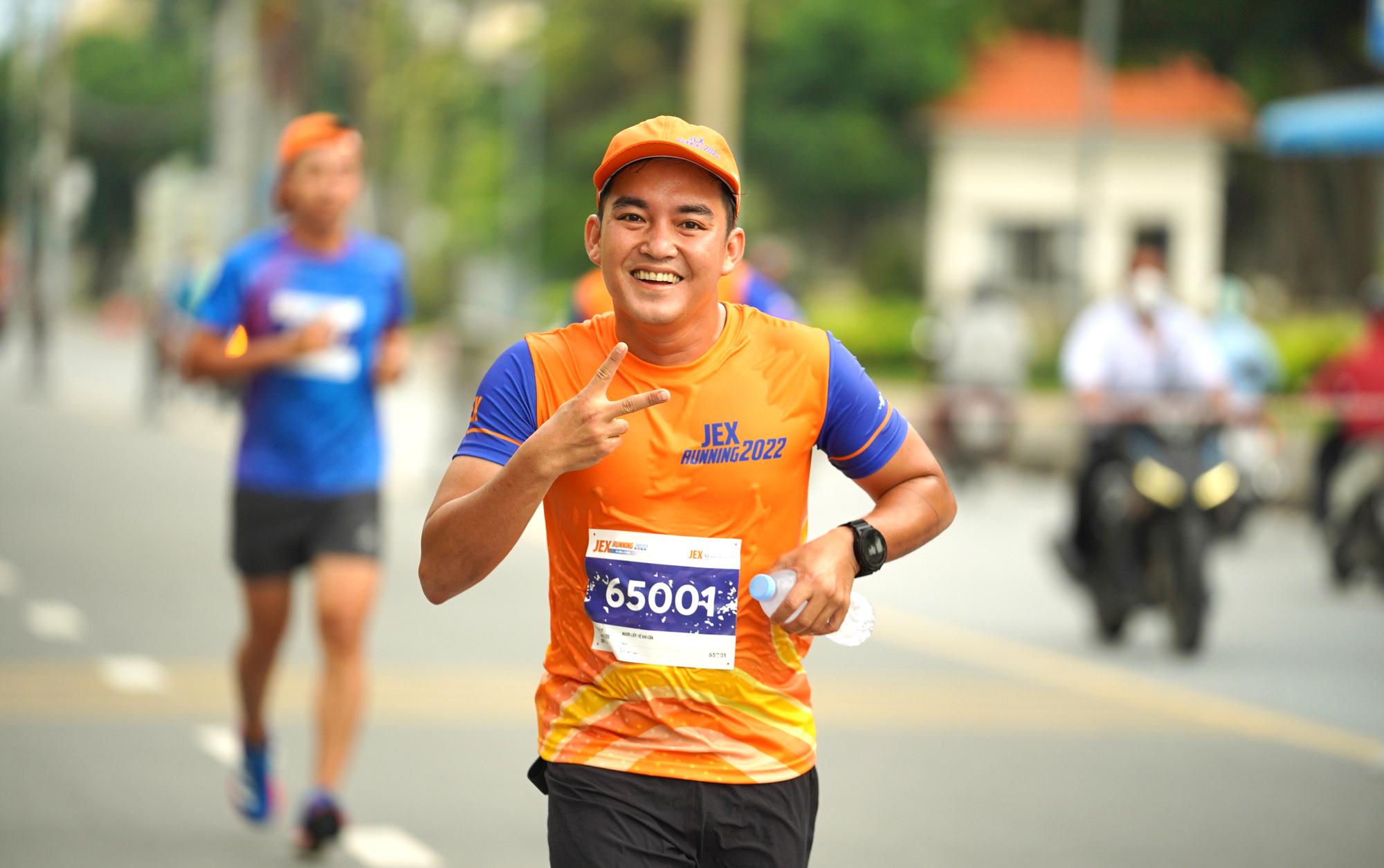 &ldquo;L&ograve;ng tham v&ocirc; đ&aacute;y&rdquo; của người đi v&ograve;ng quanh thế giới Trần Đặng Đăng Khoa - Ảnh 1.