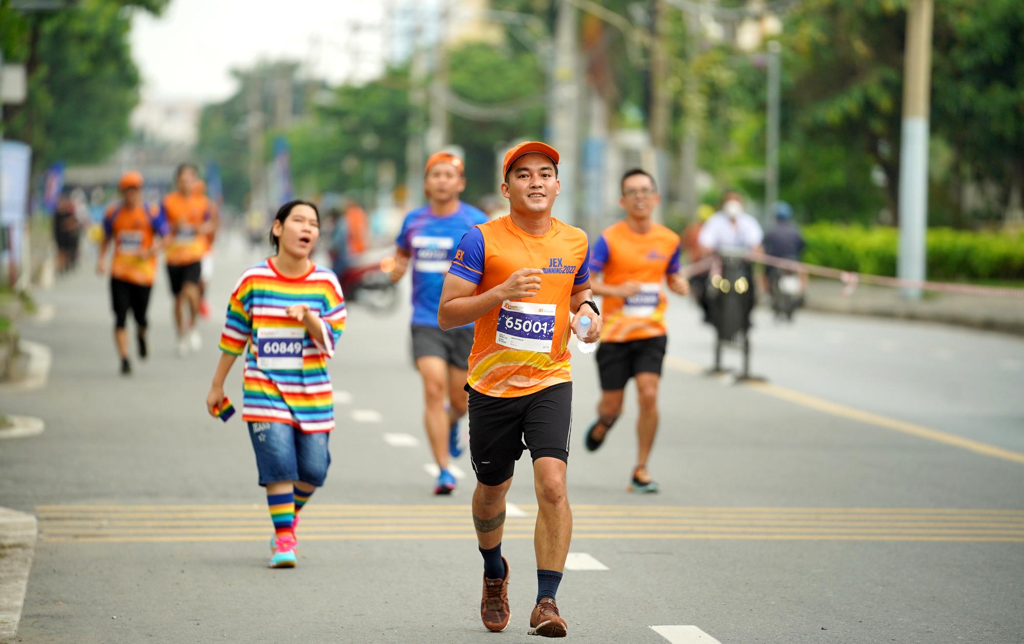 &ldquo;L&ograve;ng tham v&ocirc; đ&aacute;y&rdquo; của người đi v&ograve;ng quanh thế giới Trần Đặng Đăng Khoa - Ảnh 4.