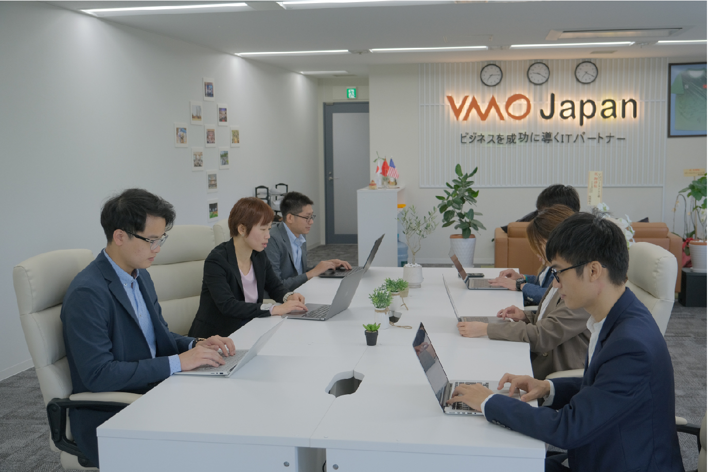 Những “chiến tướng” không biết khuất phục của VMO HOLDINGS và khát vọng mang thương hiệu Việt lên bản đồ công nghệ toàn cầu - Ảnh 11. Những “chiến tướng” không biết khuất phục của VMO HOLDINGS và khát vọng mang thương hiệu Việt lên bản đồ công nghệ toàn cầu - Ảnh 11.