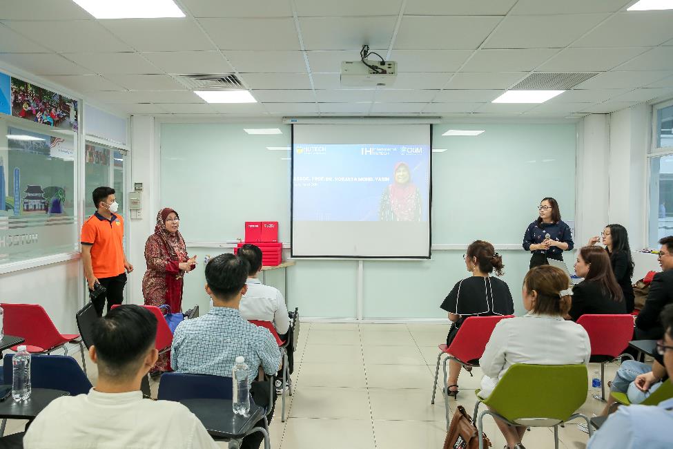 “Du học tại chỗ” 18 tháng, nhận bằng MBA Đại học Mở Malaysia - Ảnh 1. “Du học tại chỗ” 18 tháng, nhận bằng MBA Đại học Mở Malaysia - Ảnh 1.