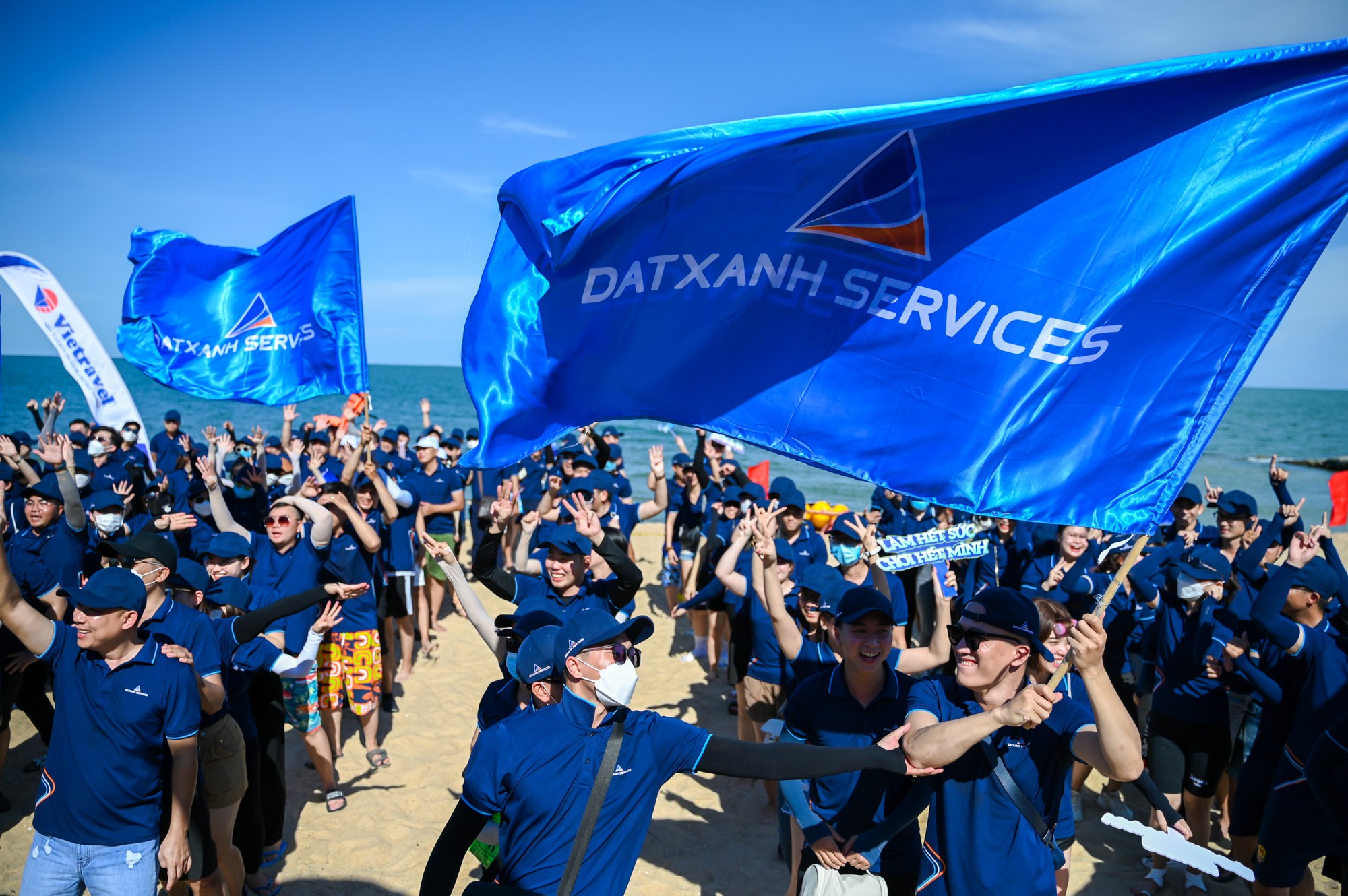 Dat Xanh Services nhận giải thưởng “Nơi làm việc tốt nhất châu Á 2022”. - Ảnh 1. Dat Xanh Services nhận giải thưởng “Nơi làm việc tốt nhất châu Á 2022”. - Ảnh 1.