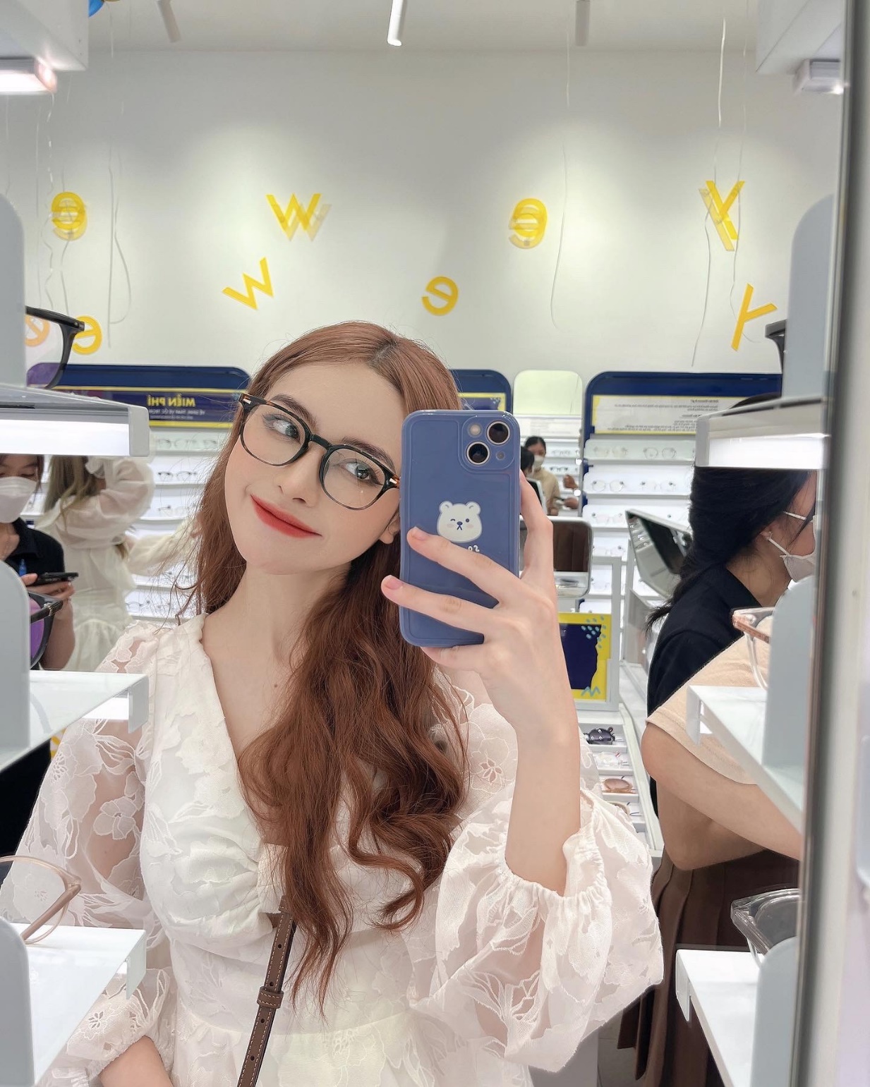 Kính mắt Lily tưng bừng khai trương cửa hàng thứ 8 - Ảnh 2.