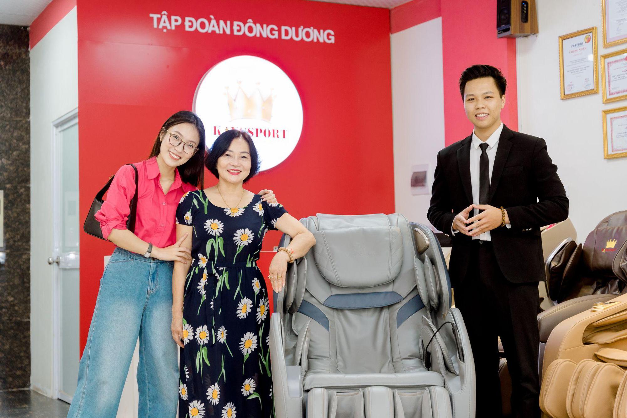 Theo chân sao Việt mang Vu Lan hạnh phúc về nhà cho cha mẹ - Ảnh 2.