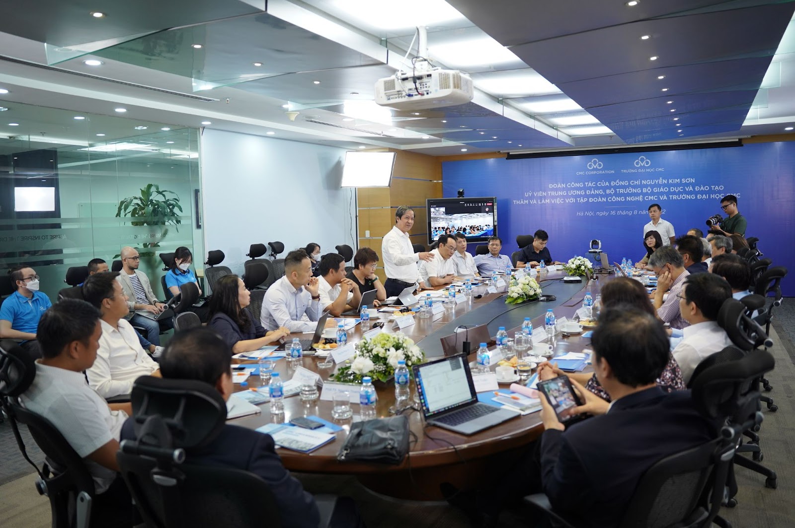 Bộ trưởng Nguyễn Kim Sơn: Mong Trường Đại học CMC trở thành hình mẫu - Ảnh 1. Bộ trưởng Nguyễn Kim Sơn: Mong Trường Đại học CMC trở thành hình mẫu - Ảnh 1.