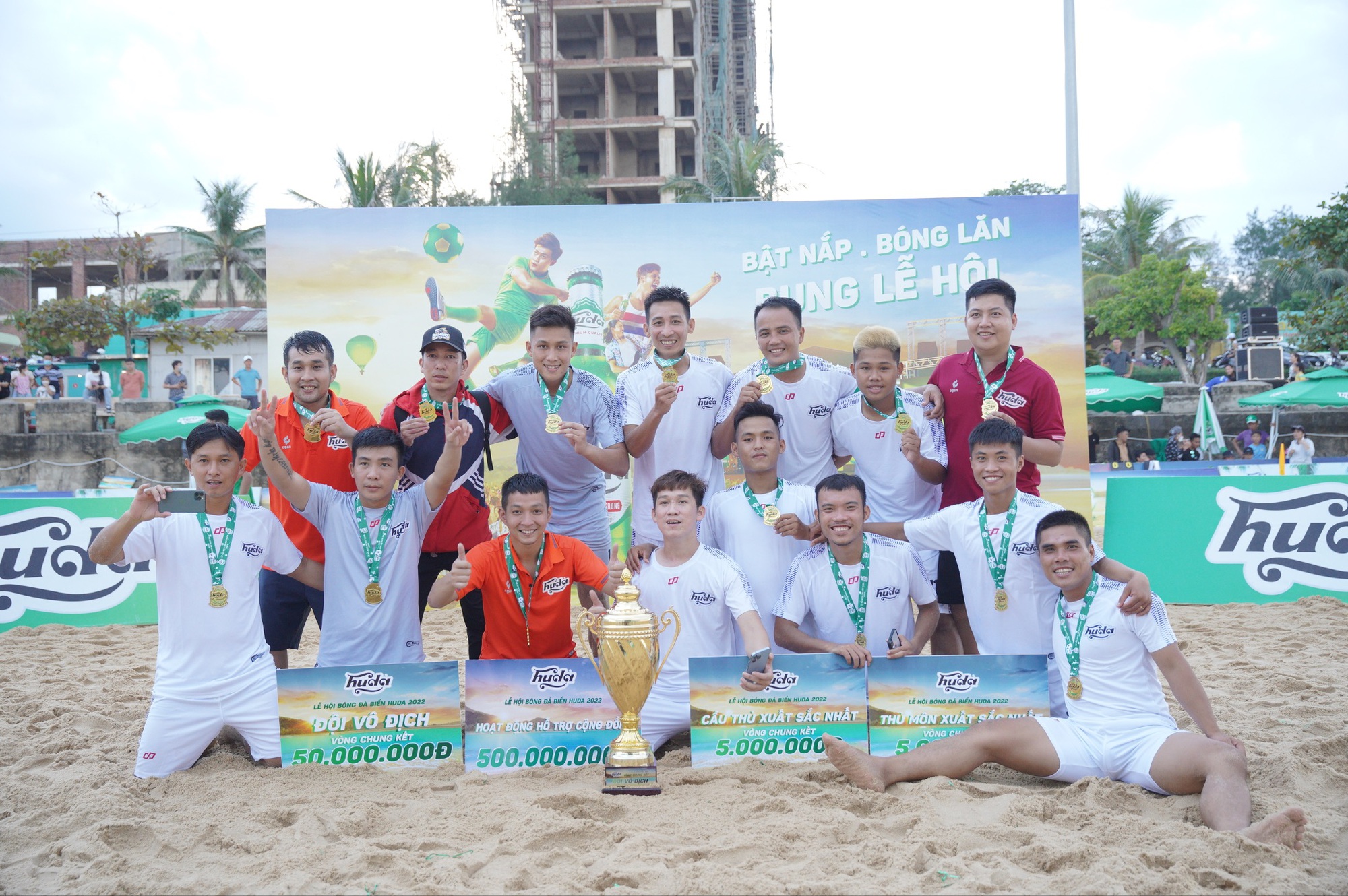 Mùa hè miền Trung “rực lửa” cùng Lễ hội bóng đá biển Huda 2022 - Ảnh 8.