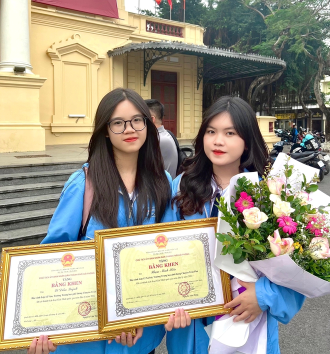 Couple of best friends who are both beautiful and talented: Together they won the first prize of the National HSG and were directly recruited into the top 7 universities - Photo 1.