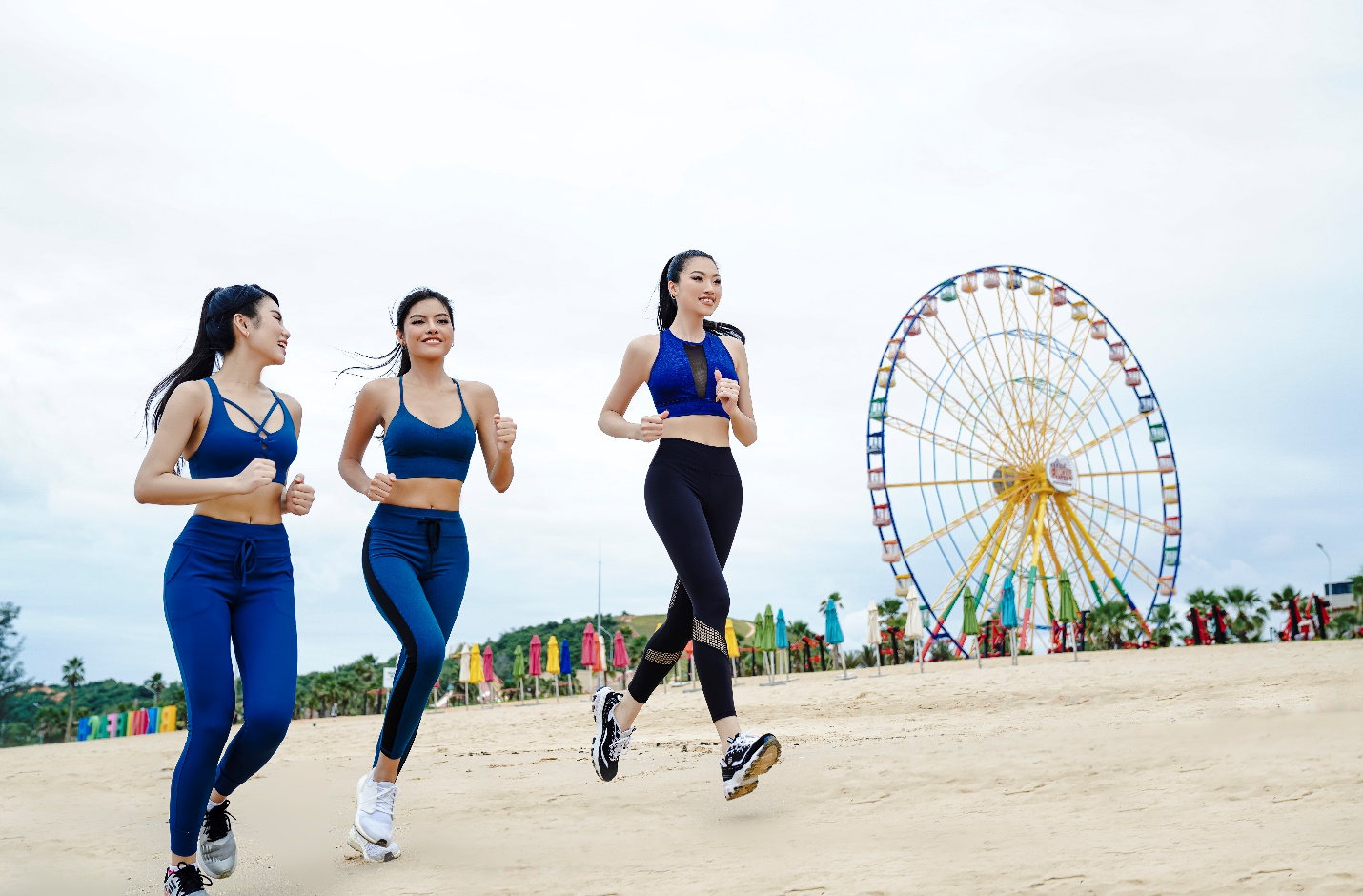 Đi du lịch biển Phan Thiết, top 3 Miss Fitness Vietnam khiến người hâm mộ thích thú với những khoảnh khắc này - Ảnh 1.