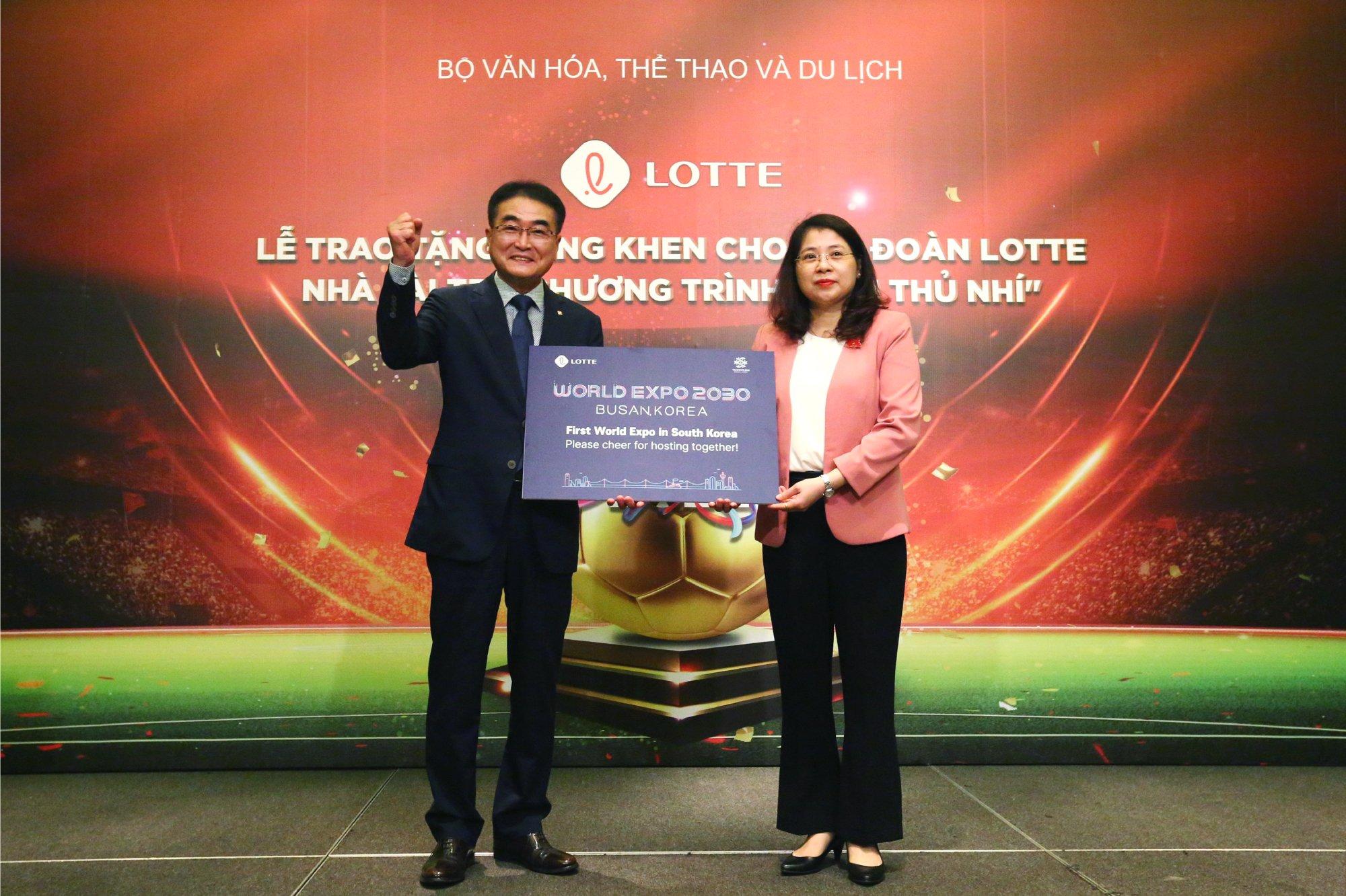 Tập đoàn Lotte được Bộ Văn hoá, Thể thao và Du lịch trao tặng bằng khen sau 12 năm cống hiến cho nền bóng đá trẻ Việt Nam - Ảnh 3.