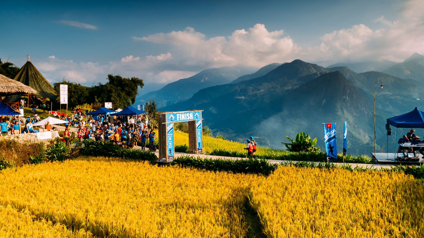 Chinh phục giải chạy Vietnam Mountain Marathon cùng Samsung Galaxy Watch 5 series - Ảnh 1.