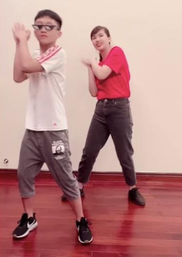 Cộng đồng mạng đồng loạt cover vũ đạo bài hát “siêu anh hùng” hot nhất mùa tựu trường năm nay - Ảnh 7.
