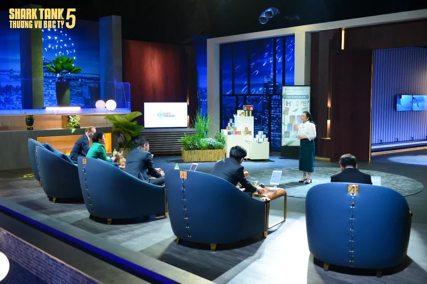 Nữ dược sĩ mang mô hình khai thác dược liệu gọi vốn trên Shark Tank - Ảnh 1.