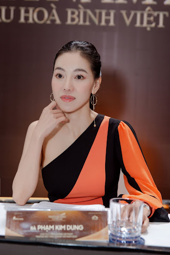 “Đột nhập” hậu trường buổi sơ khảo Miss Grand Vietnam: Nam Em xuất hiện bất ngờ - Ảnh 2.