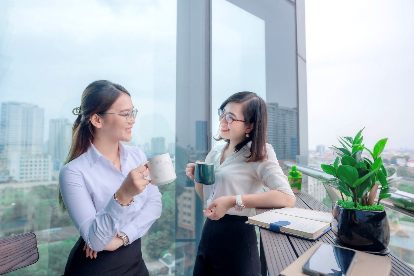 Tối ưu thiết kế truyền thống tạo nên văn phòng làm việc hiện đại, ấm cúng - Ảnh 3.