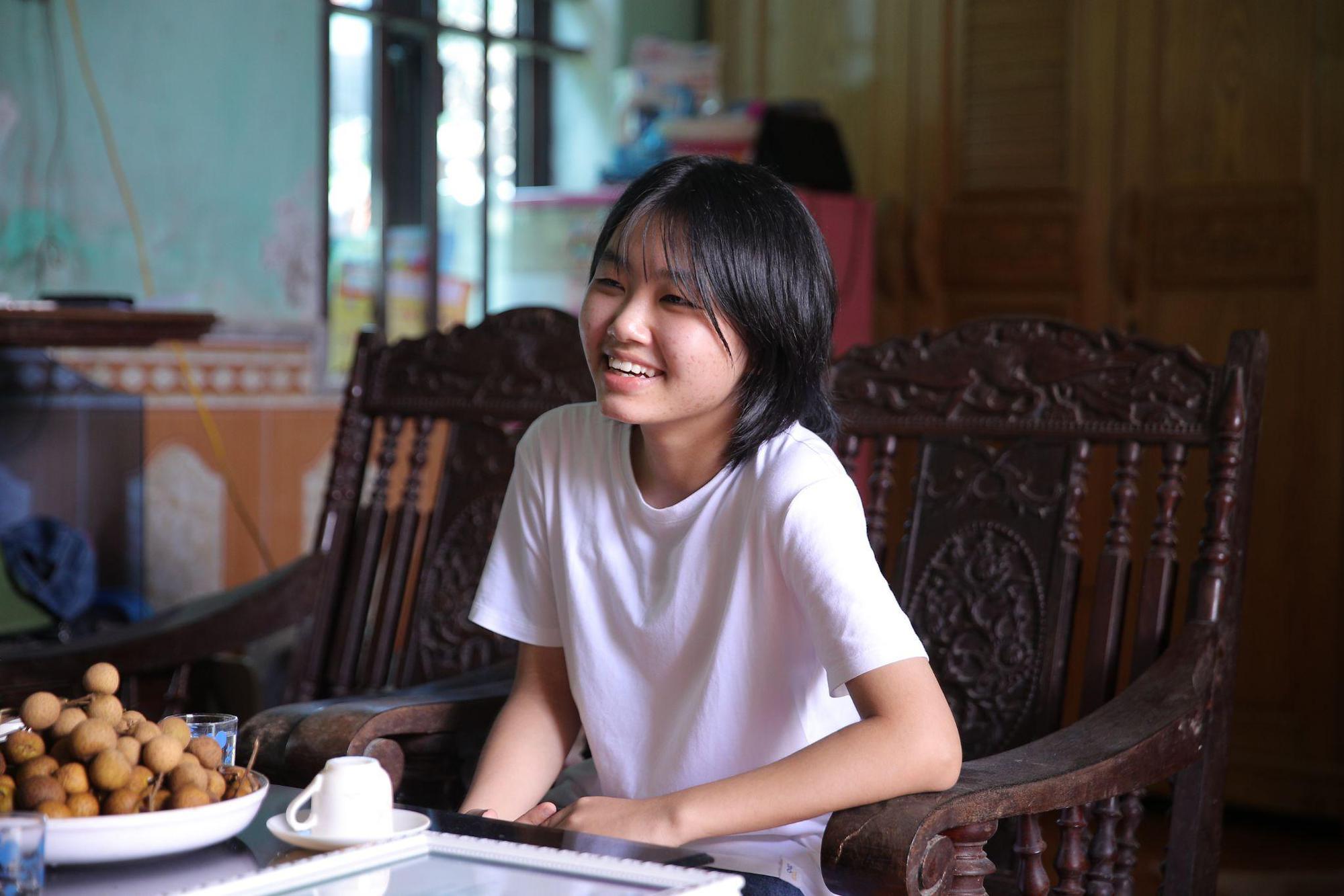 Từ học lệch tới hành trình đạt thành tích xuất sắc kỳ thi THPT với hai nữ sinh chuyên Lê Hồng Phong - Ảnh 1.