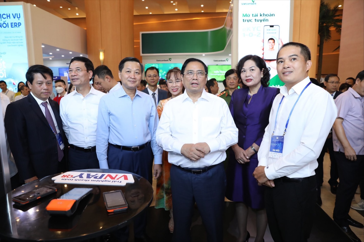 Thủ tướng Phạm Minh Chính trải nghiệm thanh toán điện tử của VNPAY - Ảnh 1. Thủ tướng Phạm Minh Chính trải nghiệm thanh toán điện tử của VNPAY - Ảnh 1.
