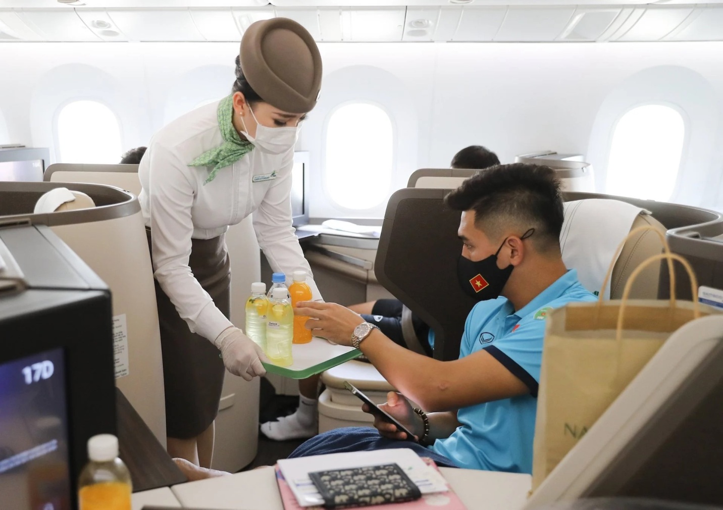 Bay Thương gia Bamboo Airways giá “cực hời” với đấu giá nâng hạng ghế - Ảnh 1. Bay Thương gia Bamboo Airways giá “cực hời” với đấu giá nâng hạng ghế - Ảnh 1.