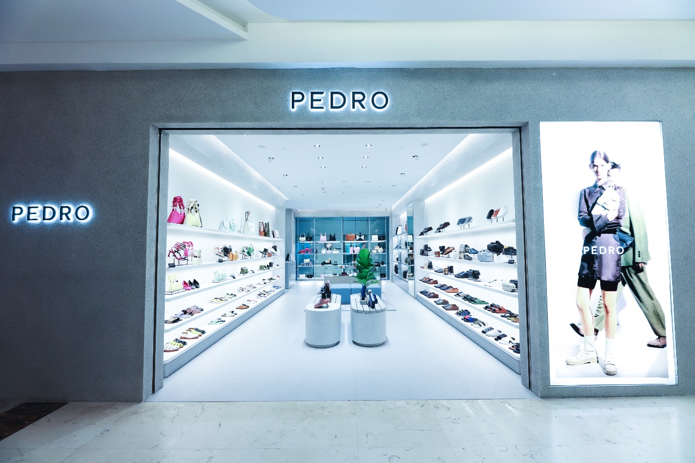 Re-opening Pedro Vincom Bà Triệu thu hút dàn sao nổi tiếng Hà thành - Ảnh 6.