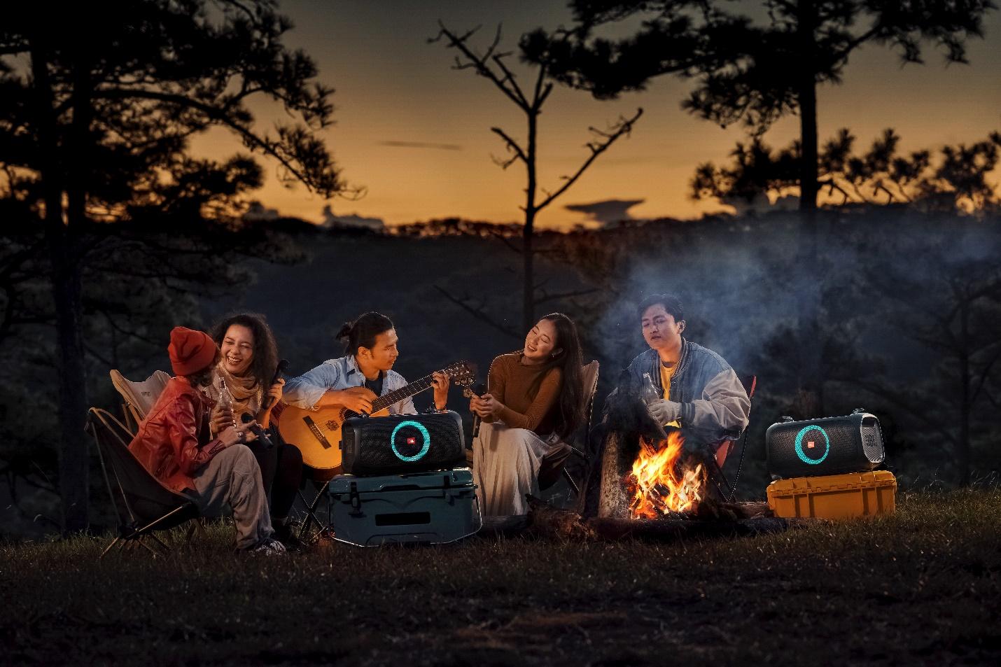 Loa JBL PartyBox On-The-Go được săn đón mùa lễ 2/9 - Ảnh 4. Loa JBL PartyBox On-The-Go được săn đón mùa lễ 2/9 - Ảnh 4.