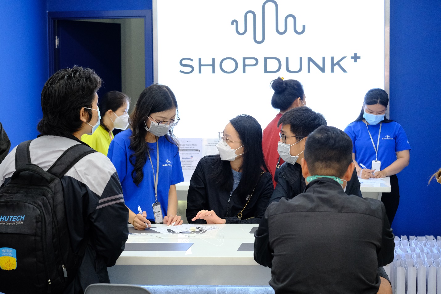 Dấu mốc 50 cửa hàng - ShopDunk giảm sâu iPhone chính hãng - Ảnh 2.