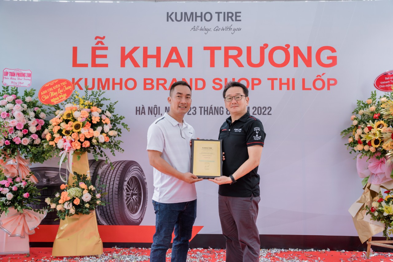 Kumho Tire đánh dấu bước phát triển mới với cửa hàng thương hiệu đầu tiên tại Việt Nam - Ảnh 2.