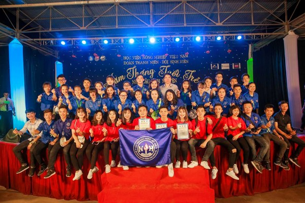 Sinh viên Học viện Nông nghiệp Việt Nam viết tiếp câu chuyện đẹp mang tên tình nguyện - Ảnh 1.