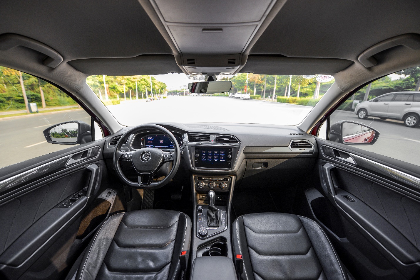 Volkswagen ưu đãi lớn cho Tiguan, Polo và giảm 15% phụ tùng - Ảnh 2. Volkswagen ưu đãi lớn cho Tiguan, Polo và giảm 15% phụ tùng - Ảnh 2.