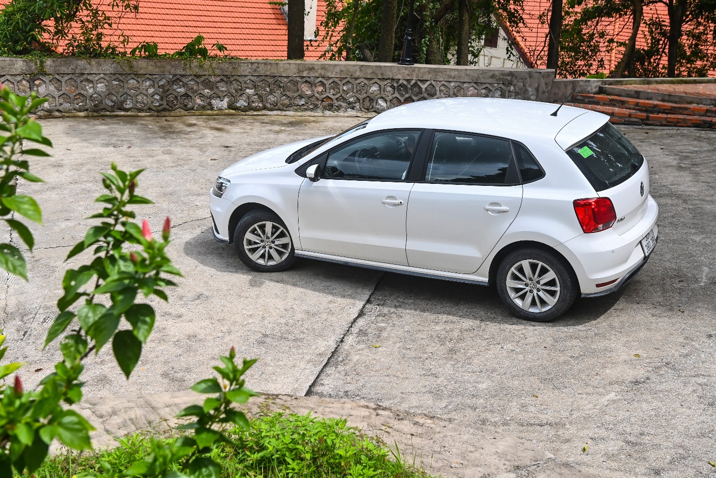 Volkswagen ưu đãi lớn cho Tiguan, Polo và giảm 15% phụ tùng - Ảnh 3. Volkswagen ưu đãi lớn cho Tiguan, Polo và giảm 15% phụ tùng - Ảnh 3.