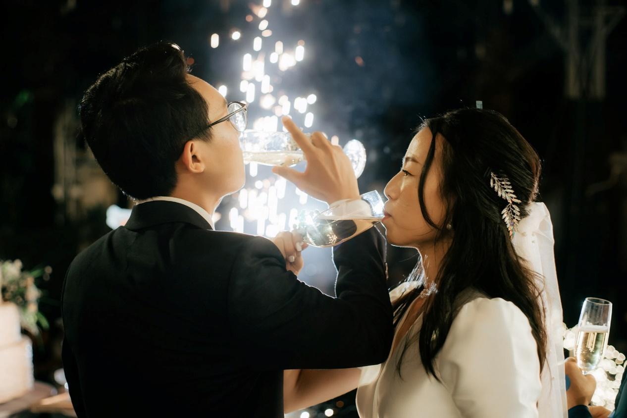Nữ trang cưới vào mùa - Ảnh 1.