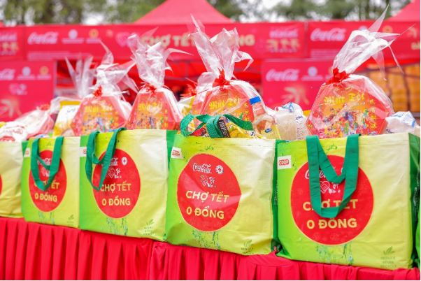 Coca-Cola xác lập kỷ lục &quot;Bàn ăn Tết Việt có số gia đình tham gia đông nhất thế giới&quot; - Ảnh 3.