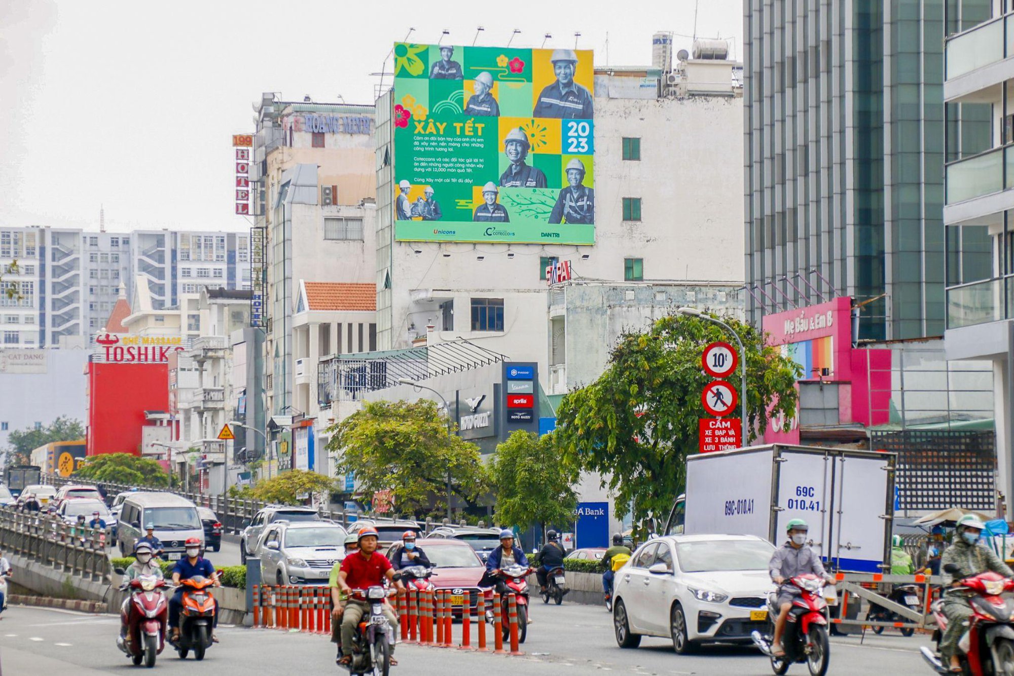 Khi công nhân trở thành người mẫu quảng cáo, đằng sau là cả một câu chuyện nhân văn - Ảnh 3.